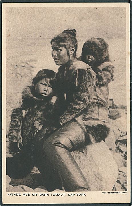 Egmont H. Petersen u/no. “Kvinde med sit barn i Amaut, Cap York”. Kvalitet 7