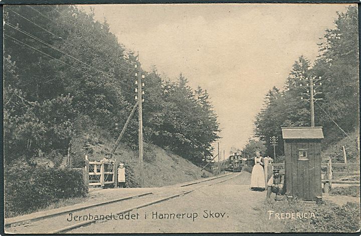Hannerup Skov ved Fredericia, ledvogterstedet med lokomotiv. U/no. Kvalitet 8