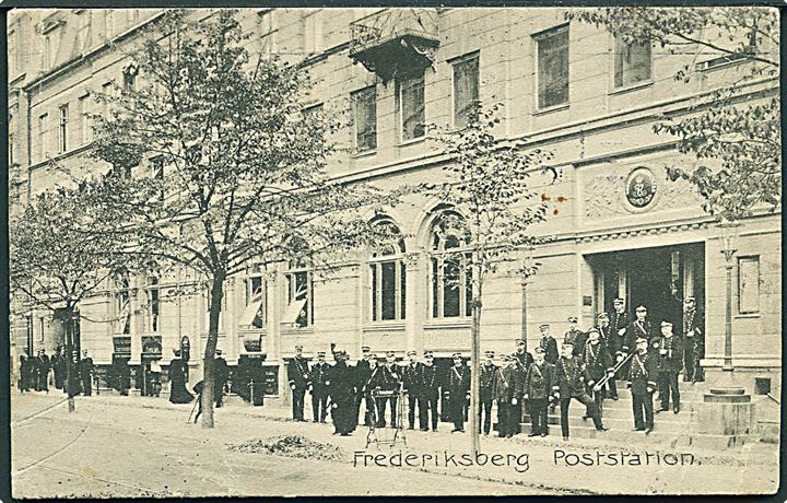 Frederiksberg Postkontor med personale. Stenders no. 7664. Kvalitet 6
