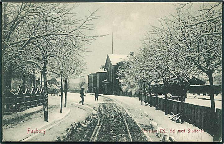 Faaborg, Christian IX vej med stationen i sne. W.K.F. no. 3904. Kvalitet 8