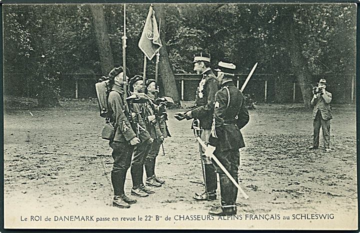 Genforening. Kong Chr. X hilser på menige franske CIS tropper fra 22. Alpejæger Batailon. U/no. Kvalitet 9