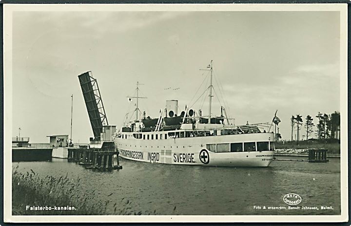 Svensk, “Kronprinsessan Ingrid”, som Røde Kors Krigs-fangetransport i Falsterbo-kanal. B. Johnsson no. B3. Kvalitet 8