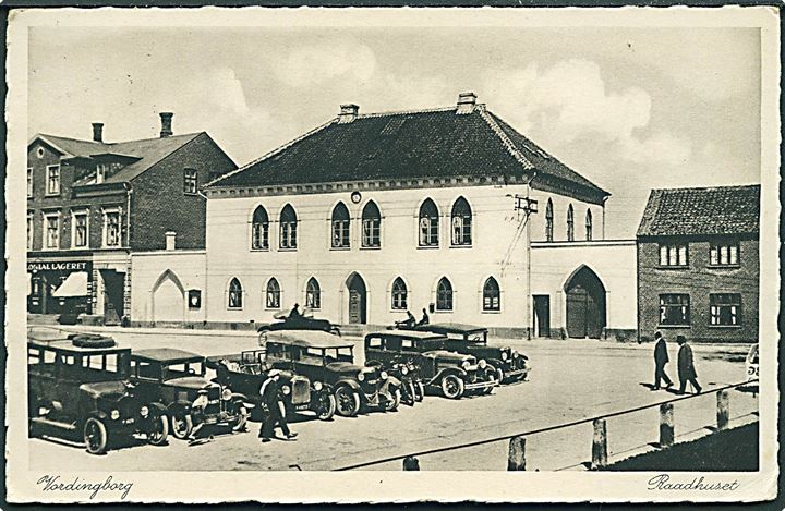 Vordingborg, Slotstorvet m. Raadhuset og automobiler. R. Olsen no. 1063. Kvalitet 8