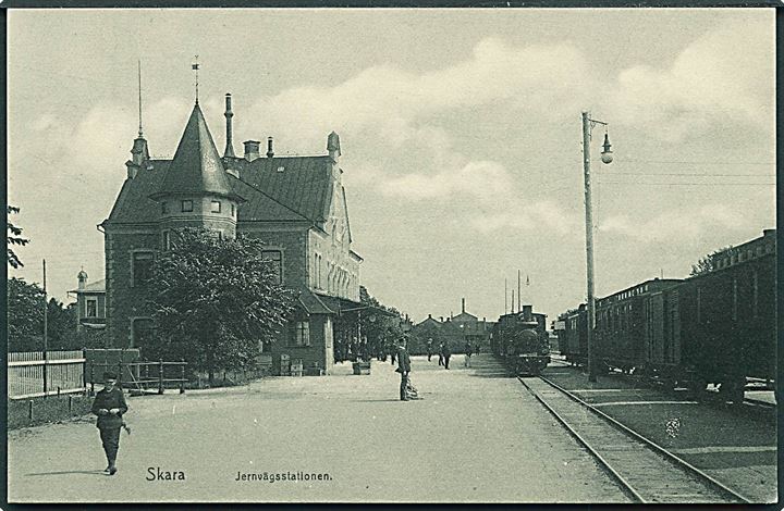 Sverige, Skara jernbanestation med lokomotiv. U/no. Kvalitet 9