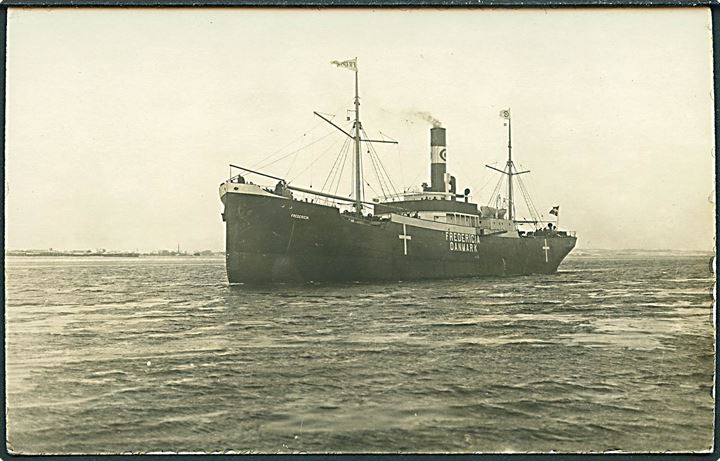 “Fredericia”, S/S, i neutralitetsbemaling. Nord-Østersø Rederi A/S (1917-1924). Fotokort u/no. Kvalitet 7