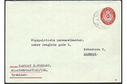 30 øre rød helsagskuvert fra Det danske kommando i Tyskland d. 4.6.1953 til København. Helsagen stempelt med det danske Kommando / *i Tyskland* brotypestempel.