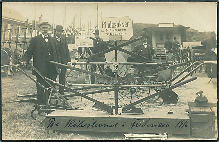 Fredericia, Købestævnet 1916. Udstilling af landbrugs-redskaber. Fotokort u/no. Kvalitet 8