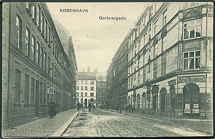 Købh., Gartnergade med Marius Rasmussens kolonial-forretning. P. Alstrup no. 9265. Kvalitet 7