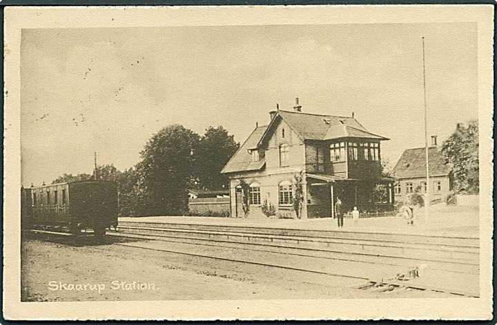 Skaarup station og togvogn. Skaarup Bog- og Papir-handel u/no. Kvalitet 8