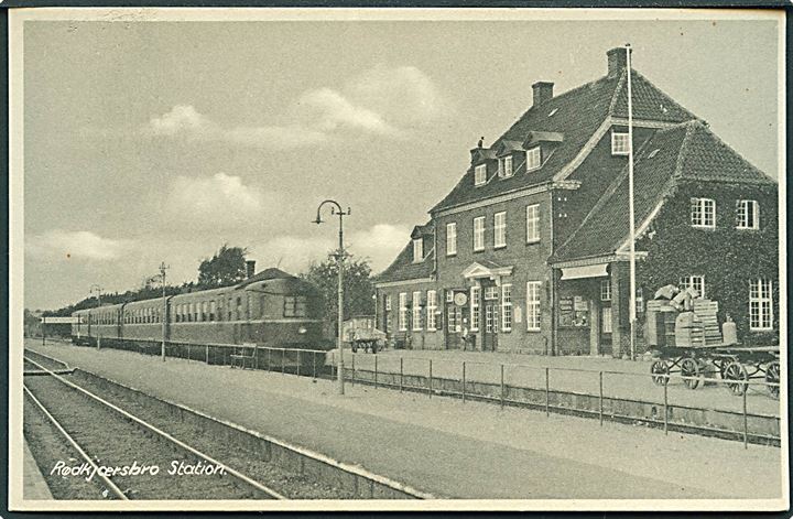 Rødkjærsbro station med lokomotiv. Stenders no. 87410. Kvalitet 9