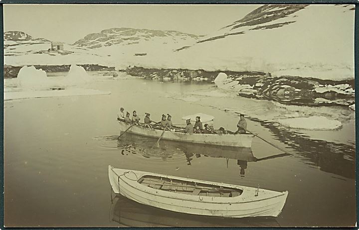 Arsuk, konebåd i Arsukfjorden. Fotokort u/no. Kvalitet 8