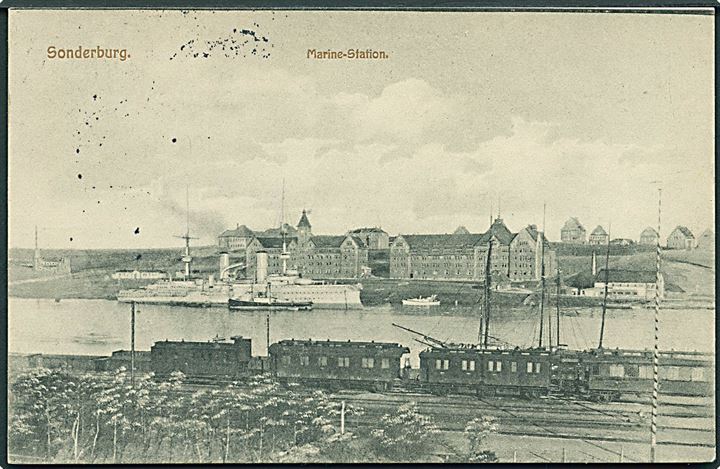 Sønderborg, marinestationen med tysk orlogsskib og forgrunden togvogne. Th. Lau. no. 518. Kvalitet 8