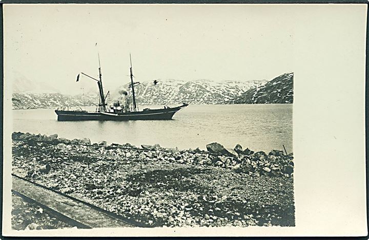 “Fox”, S/S, Kryolit Mine- og Handelsselskabs dampskib ved Ivigtut. Fotokort u/no. Kvalitet 8