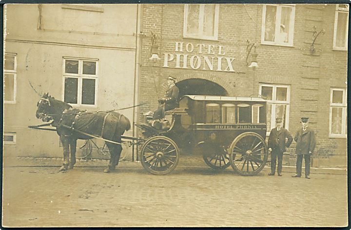 Aalborg, Hotel “Phønix” med hestevogn. Fotokort u/no. Kvalitet 7