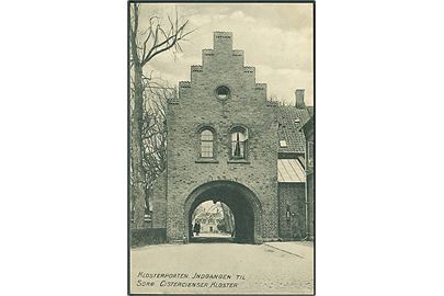 Klosterporten. Indgangen til Sorø cistercienser kloster. Niels P. Larsens Forlag, serie II no, 1.