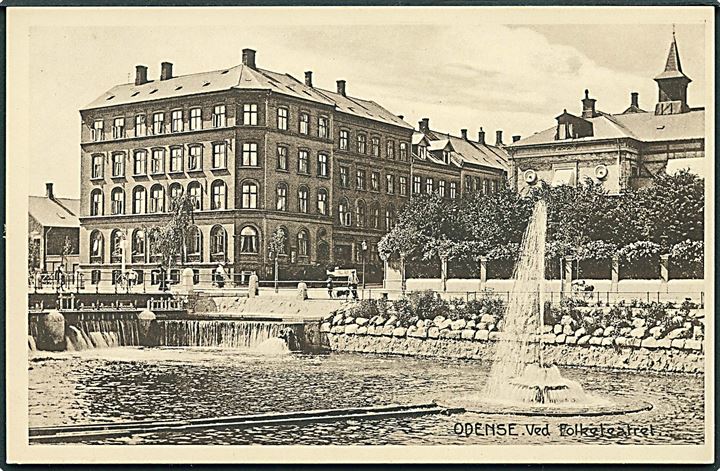 Ved Folketeatret i Odense. Stenders no. 26425.