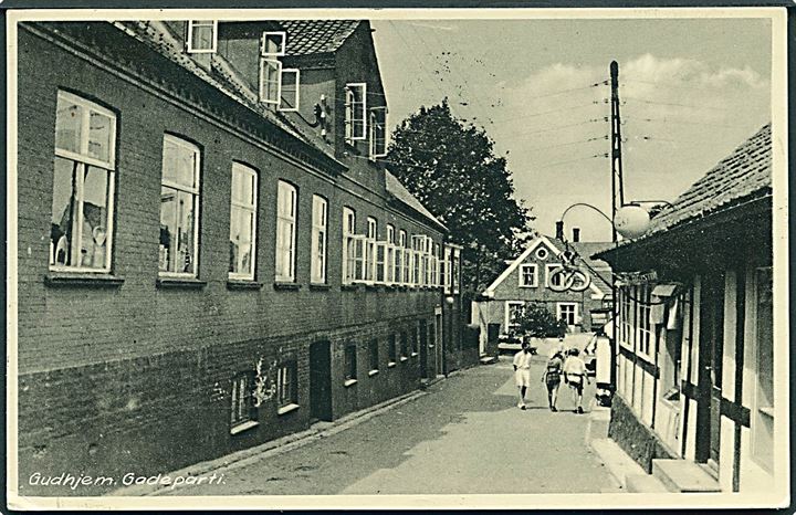 Gadeparti med Bageren i Gudhjem, Bornholm. Colbergs Boghandel no. 806.
