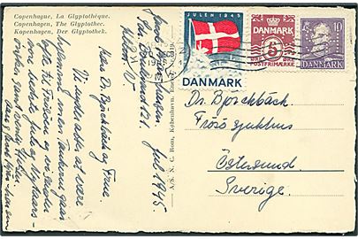 5 øre Bølgelinie og 10 øre Chr. X med perfin SH (Firma Søren Høgh), samt Julemærke 1945 på brevkort fra København d. 20.12.1945 til Östersund, Sverige.