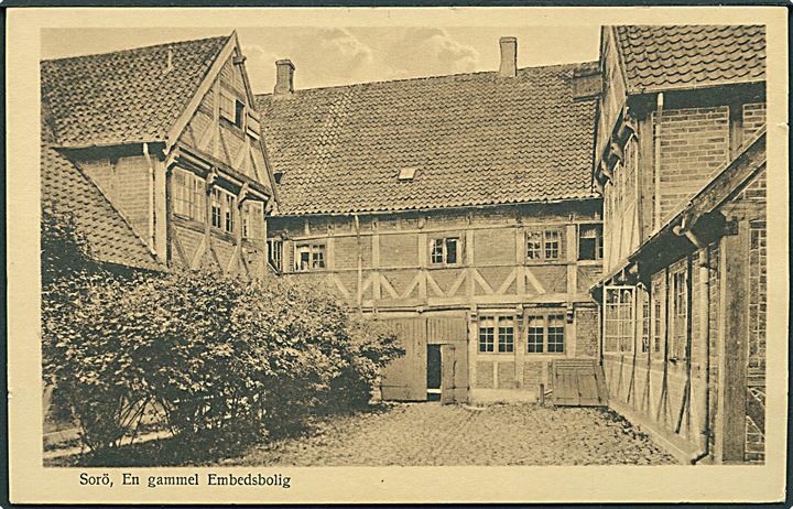 En gammel Embedsbolig, Sorø. Alfred Clausens Boghandel no. 42046.