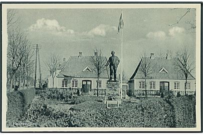 Statue med Lensbaron Zytphen-Adeler i Faarevejle. Fotograf Søren Bay no. 13781.