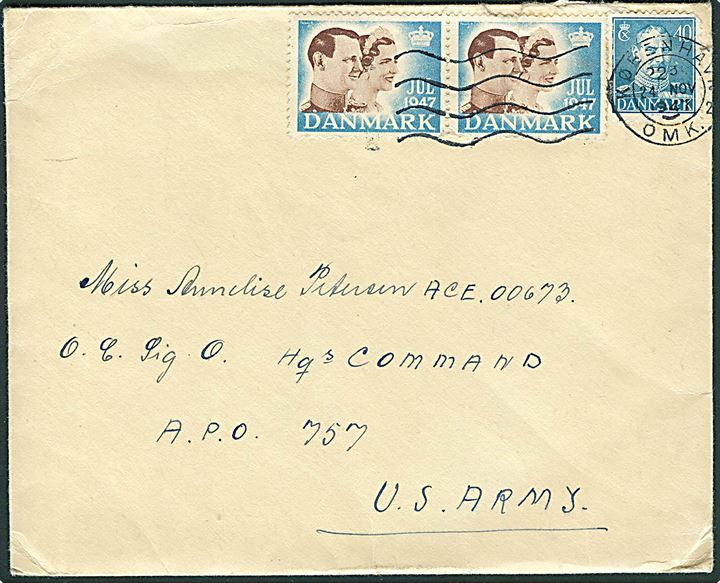 40 øre Chr. X og Julemærke 1947 i parstykke på brev fra København d. 24.11.1947 til dansk kvindelig censor i amerikansk tjeneste ved O. C. Sig. O. Hqs. Command, APO 757, U. S. Army (= Frankfurt, Tyskland). Et mærke med rift.