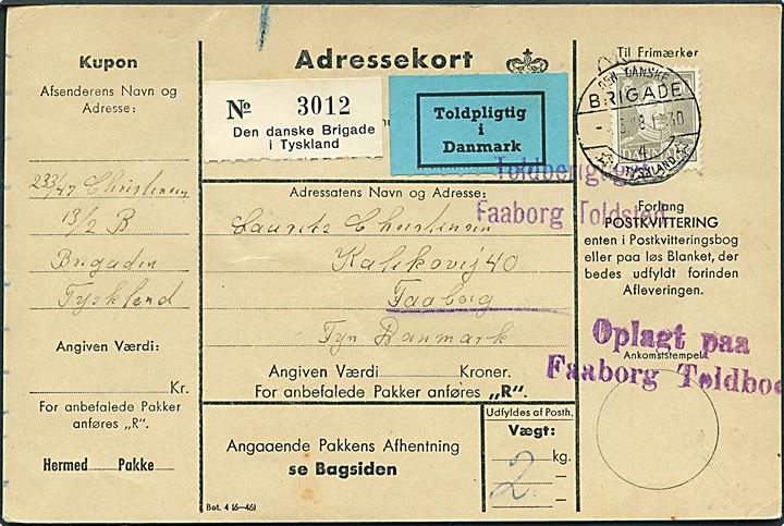 50 øre Chr. X på adressekort for pakke fra den danske forlægning i Oldenburg stemplet Den Danske Brigade / 4 / * i Tyskland * d. 1.3.1948 til Fåborg. Fortrykt pakke- reg.-etiket og blå Toldpligtig i Danmark etiket.
