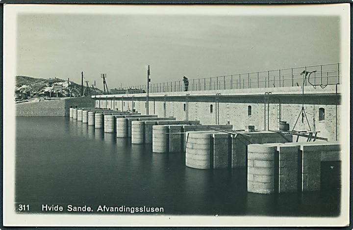 Afvandingsslusen, Hvide Sande. Fotokort no. 311.