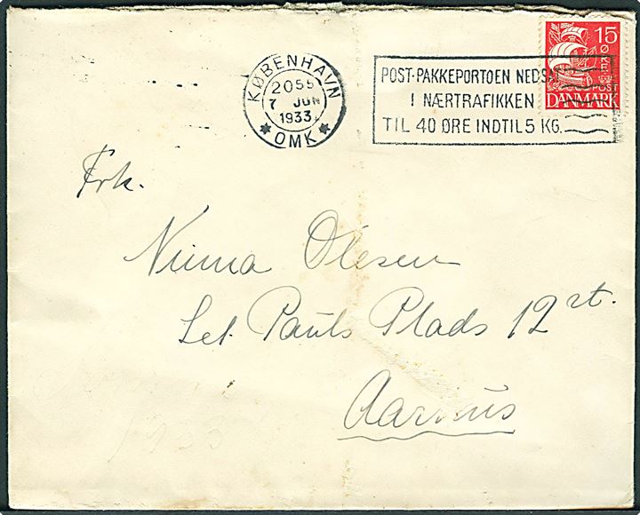 15 øre Karavel på brev annulleret med TMS København *OMK*/Post-pakkeportoen nedsat i Nærfrafikken til 40 øre indtil 5 Kg d. 7.6.1933 til Aarhus.