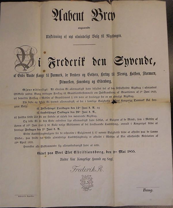 Aabent Brev fra Frederik VII angaaende Udskrivning af nyt almindeligt Valg til Rigsdagen. Dateret Christiansborg d. 2.5.1855. (38½x46 cm),