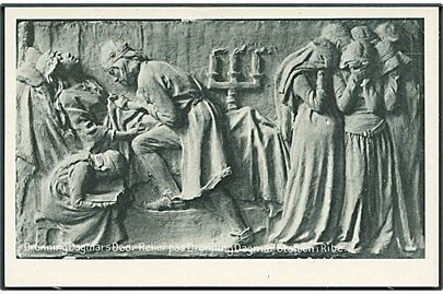 Dronning Dagmars død. Relief paa Dronning Dagmar statuen, Ribe. Stenders no. 58690.
