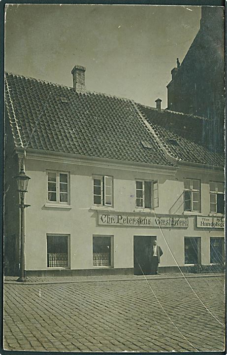 Facade: Chr. Petersens Gæstgiveri i Svendborg. Fotokort u/no. 
