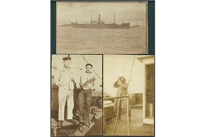 Thyra S, S/S. 5 fotografier af skib og besætning (7½x13 cm).