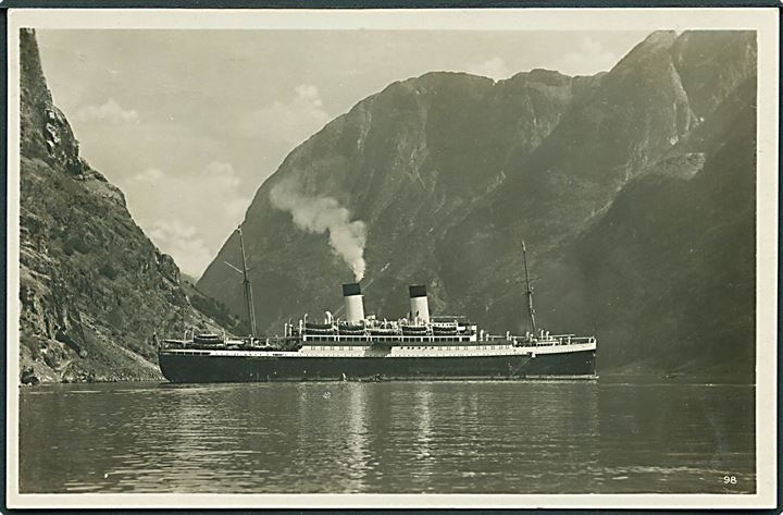Monte Olivia, M/S, tysk turistskib i norsk fjord. Frankeret med tysk 6 pfg. Hindenburg annulleret med svagt skibsstempel ca. 1934.