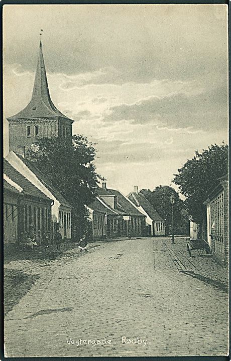Vestergade i Rødby. Anton Madsens Boghandel no. 24604.