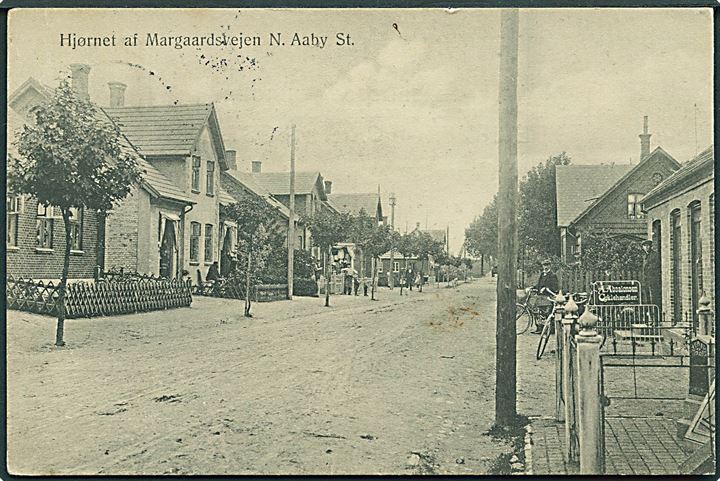 Hjørnet af Margaardsvejen N. Aaby St. U/no. Afrevet mærke. 