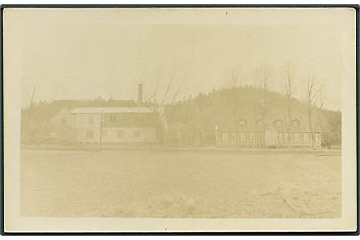 Aalum, landejendom. Dateret Aalum og stemplet i Randers. Fotokort No. 190704.