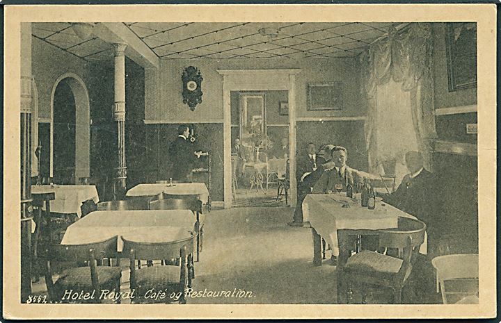 Hotel Royal med Café og Restauration. Hans Søfelde no. 8552.