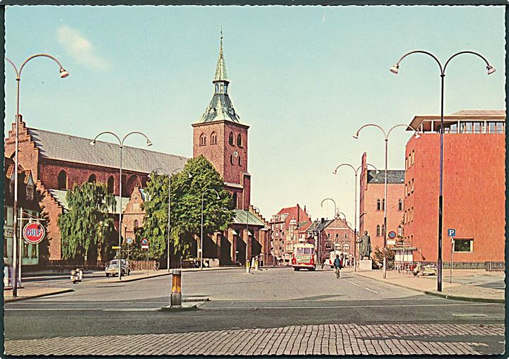 Domkirken og Raadhuset i Odense. Stenders, Farvefoto no. 40 508/5.