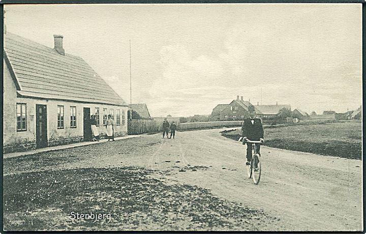 Stenbjerg, gadeparti med cyklist. C. Buchholtz no. 18978. Kvalitet 10