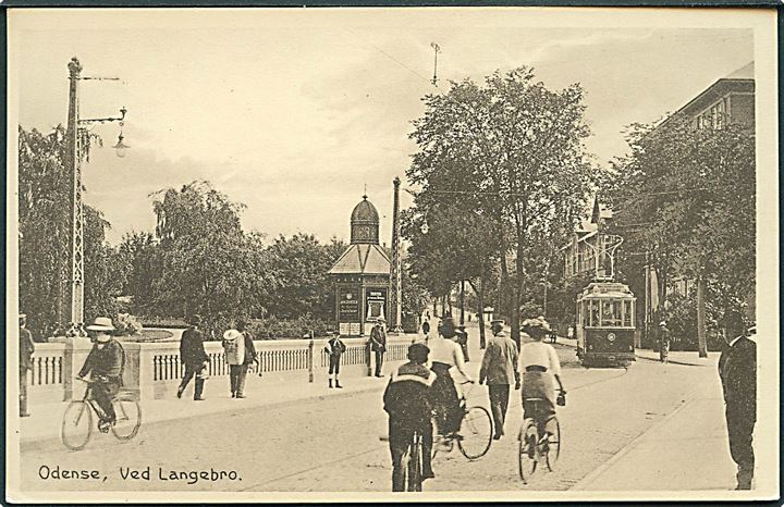 Odense, Langebro med telegramkiosk og sporvogn no. “5”. Stenders no. 30091. Kvalitet 10