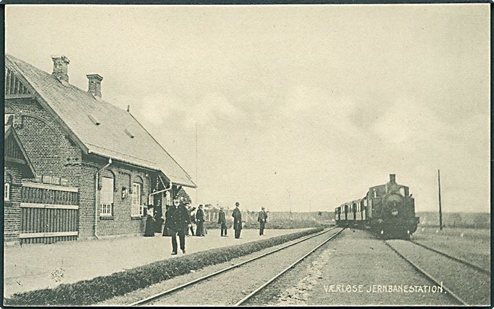 Værløse Jernbanestation med damptog. P. Alstrup no. 7493. Kvalitet 10