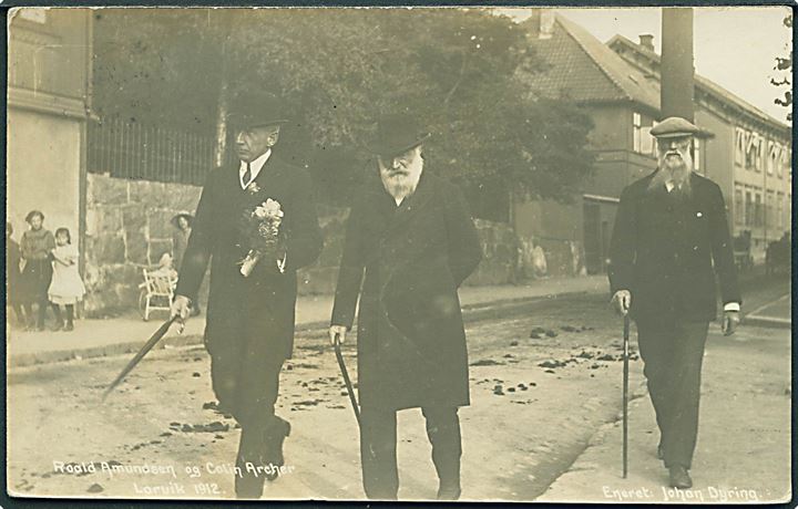 Roald Amundsen og Colin Archer i Larvik 1912 efter foredrag om Sydpolekspedition. E. Enger u/no. Kvalitet 