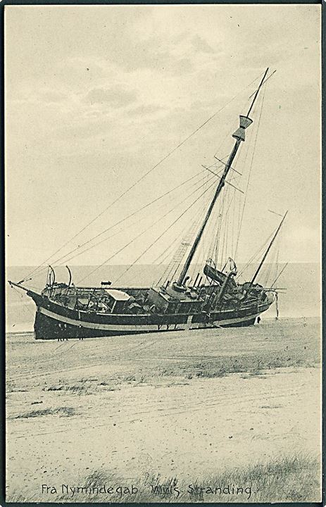 Fyrskibet “Vyl” strandet ved Nymindegab under orkanen d. 3.12.1909. N. F. Kastoft no. 21918. Kvalitet 10
