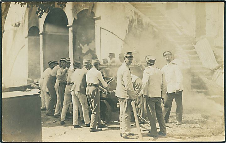 D.V.I., St. Croix, Christiansted. Efter kaserne branden d. 29.5.1914. Fotokort A. Lauridsen u/no. Kvalitet 8
