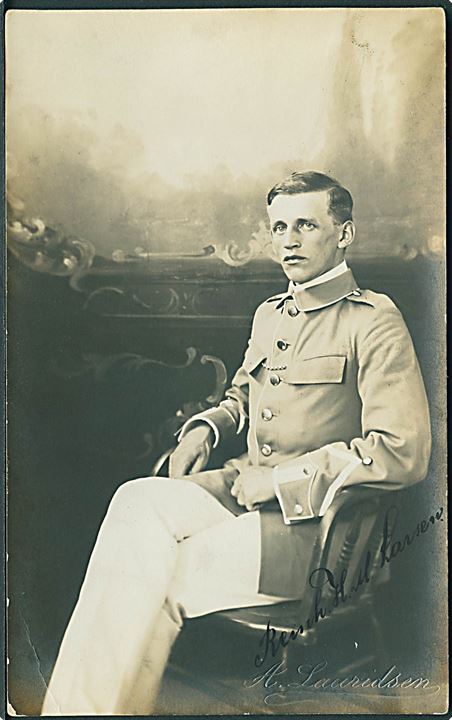 D.V.I., militær. Gendarm Reinholdt H. M. Larsen i Christiansted 1913. A. Lauridsen u/no. Kvalitet 7