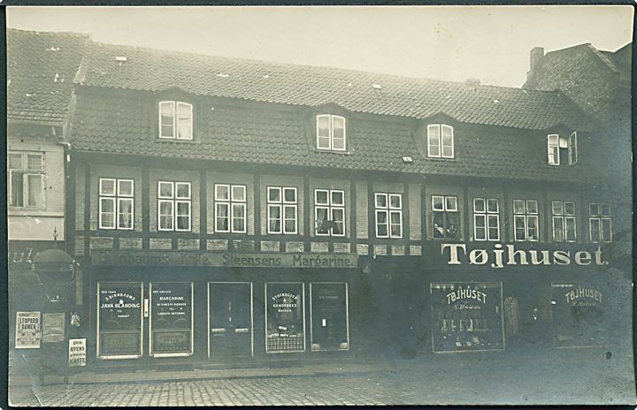 Aalborg, Bredegade 7. S. Birnbaums Kaffehandel og Tøjhuset ved P. Nielsen. Fotokort u/no. Kvalitet 7