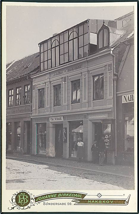 Nakskov, Søndergade 20, Fotograf Johanne Birkedahls atelier. (1895-1900). Kabinet kort 10x14½ cm.  Kvalitet 10