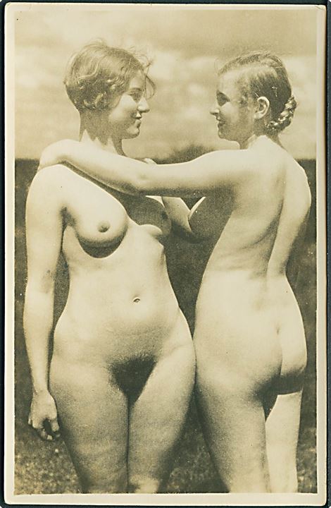 Erotik/Nudes. To kvinder. Fotokort u/no.  Kvalitet 7