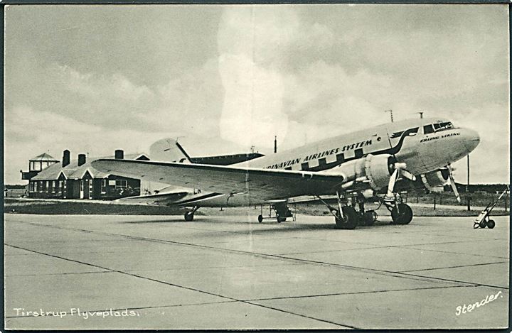 Douglas DC-3 “Erling Viking” LN-IAL fra SAS på Tirstrup Flyveplads. Stenders Grenaa no. 192K. Kvalitet 8