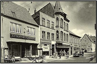 Gadeparti ved Torvet i Tønder. Stenders Tønder no. 97. 
